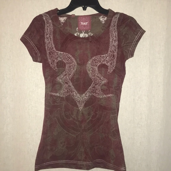 Embroidered T-shirt - Picture 1 of 2
